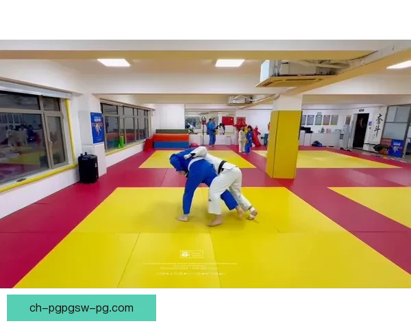 学习柔道的基本技巧和动作步骤